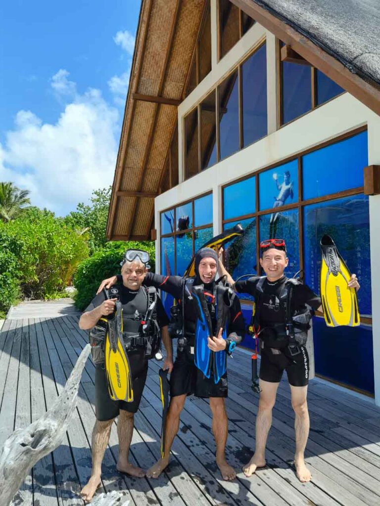 Divegab con studente di immersioni alle Maldive.